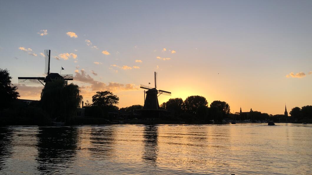 weesp in de avond