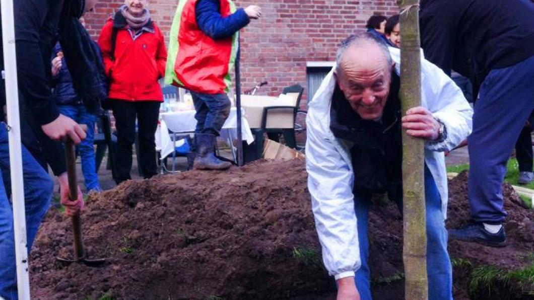 Max plant een boom voor Weesp